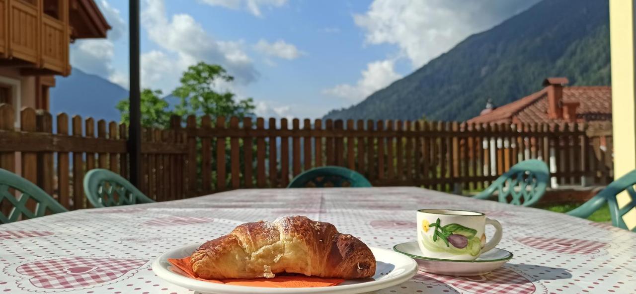 Le Balze Di Carisolo, Trilocale Con Giardino Daire Dış mekan fotoğraf